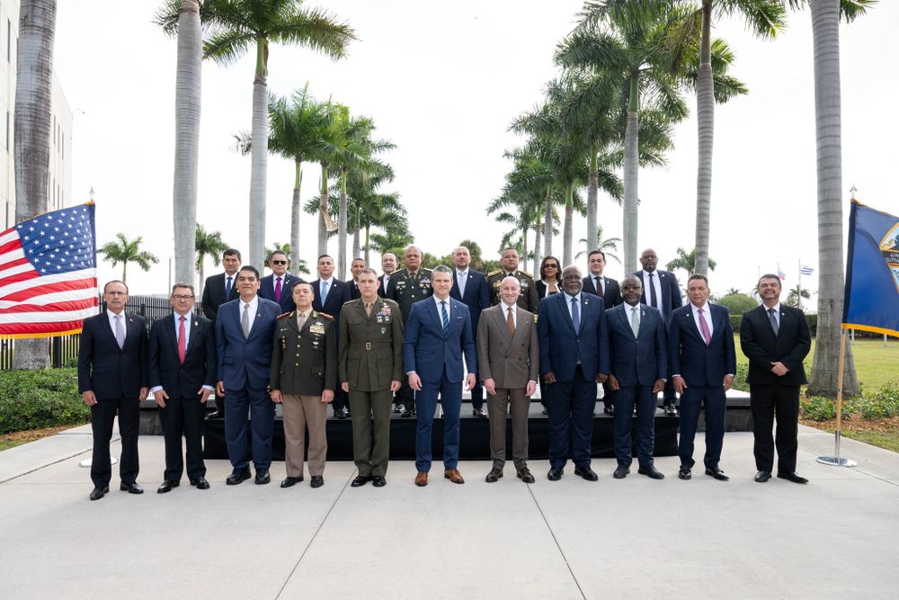 Hegseth con líderes militares de países aliados de Latinoamérica