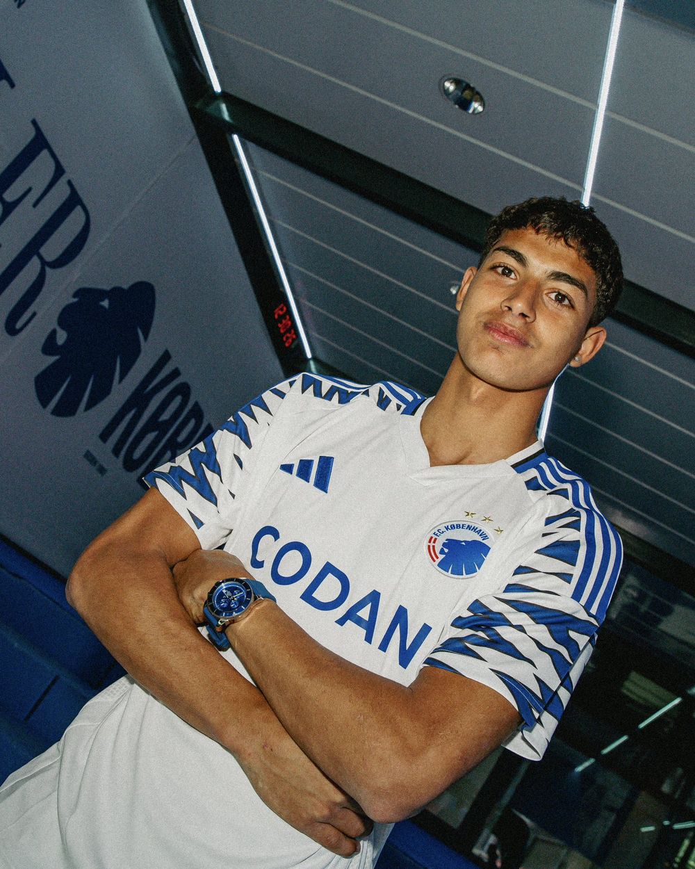 Brandon Llana al ser presentado en FC Copenhague