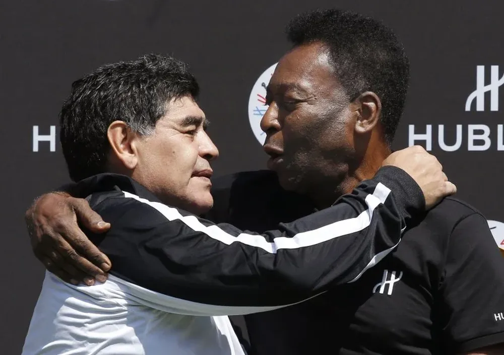 Maradona y Pelé juntos en París