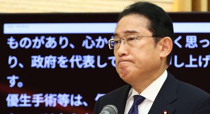 Renuncia el primer ministro japonés Fumio Kishida