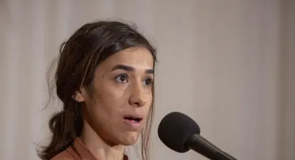 “La compañía proporcionó apoyo a la violencia desplegada por el Estado Islámico”, denuncia la premio Nobel de la Paz de origen yazidí Nadia Murad.