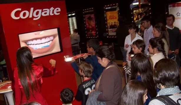 Colgate en el mes de la salud bucal