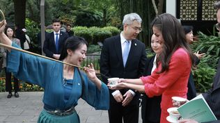La reina Letizia en China: homenaje al poeta Antonio Machado y ceremonia del té
