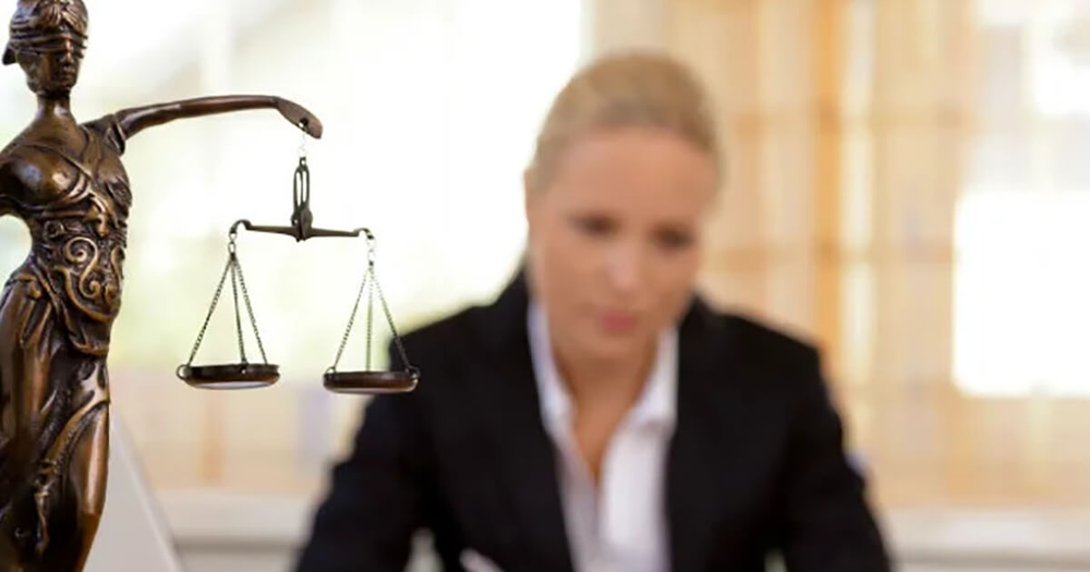 Fallo a favor de una empleada que sufrió un ictus.