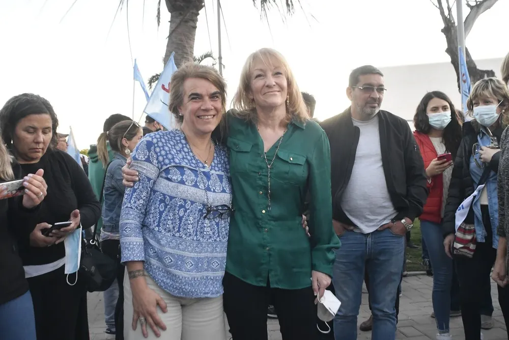 Senadora Silvia Nane junto a la intendenta Carolina Cosse