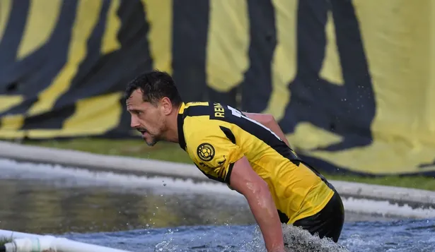El Vasquito se tiró al foso para apurar el juego