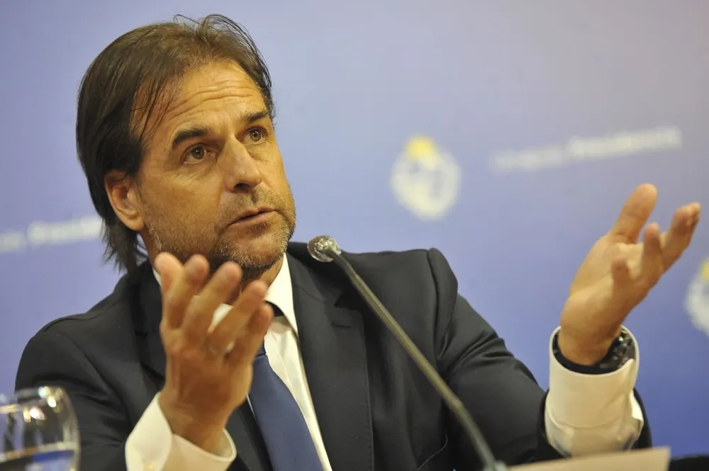 Foto de archivo. El presidente Lacalle Pou brindó una conferencia este martes tras llegar de su viaje oficial en Catar