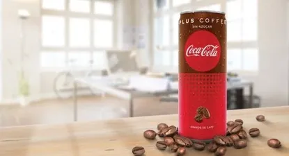 coca-cola explora alternativas: bebidas con cafe y transparentes