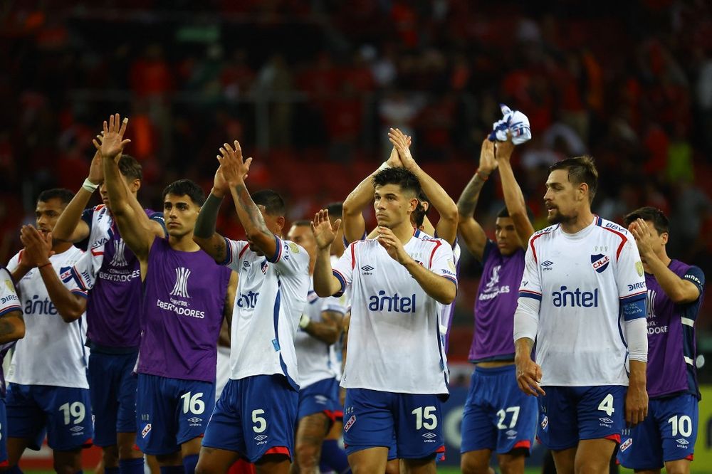Los jugadores de Nacional tras el empate ante Inter Los jugadores de Nacional tras el empate ante Inter