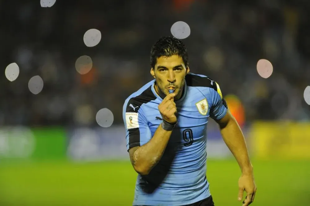 Suárez celebra su gol ante Paraguay