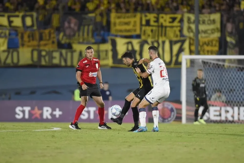 Gastón Pereiro en la marca de Sebastián Rodríguez