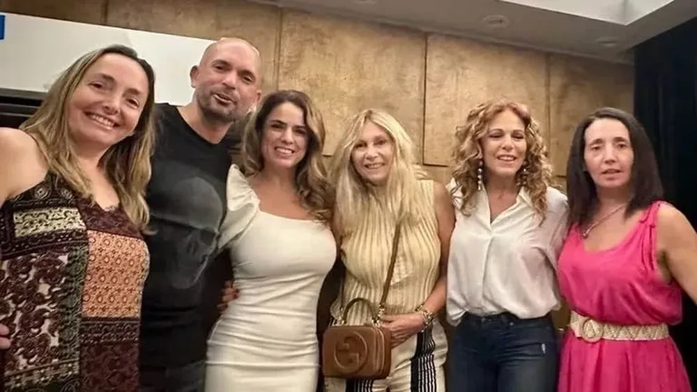 Marina Calabró compartió una cena con su círculo de amigos y familiares para festejar su cumpleaños