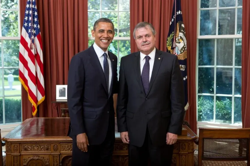 El embajador Carlos Pita con el presidente Barack Obama en el Salón Oval