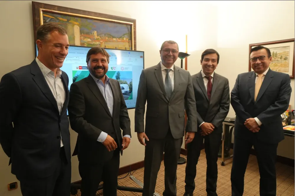 Funcionarios de Perú con inversores españoles en Madrid.