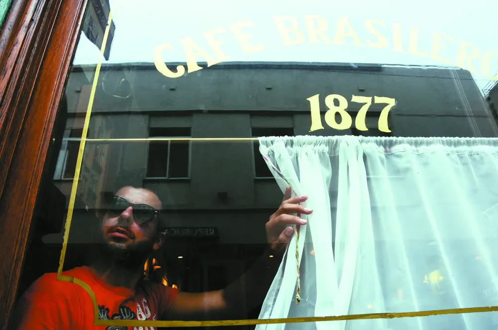 Nicolás Molina, un hombre de frontera, dialogó con El Observador en el Café Brasilero