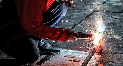 gremio metalurgico comienza desde hoy con reduccion unilateral de jornada laboral