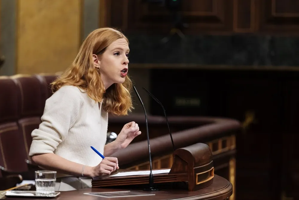 La ex secretaria de Organización de Podemos y diputada del partido, Lilith Verstrynge, interviene durante una sesión plenaria, en el Congreso de los Diputados, a 12 de diciembre de 2023,