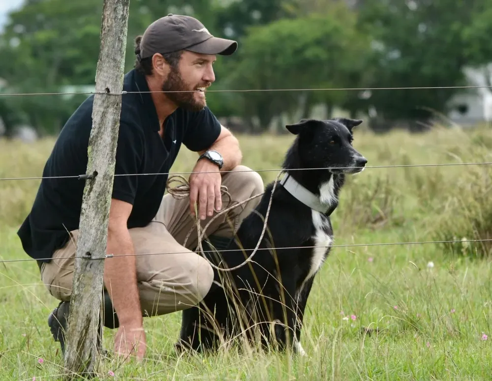 Heinrich Herbst y su perra, Gina.