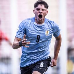 Renzo Machado celebra el gol para el 1-0 de la selección de Uruguay sub 20 ante Chile Renzo Machado celebra el gol para el 1-0 de la selección de Uruguay sub 20 ante Chile