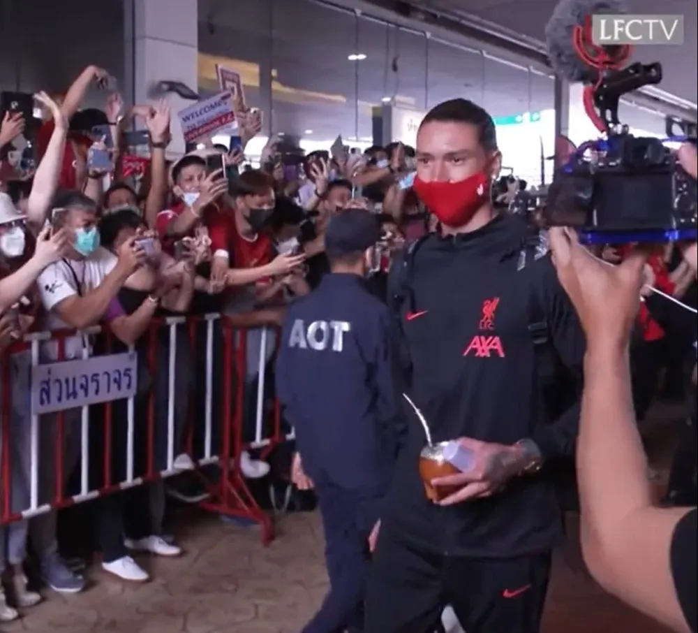 Darwin Núñez en sus primero entrenamientos en Liverpool en la pretemporada en Bangkok