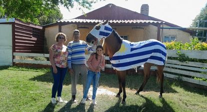Vanessa, Ricardo y Damaris junto a Tangerina.