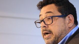 Alejandro Sánchez en conferencia de prensa el 12 de octubre de 2026