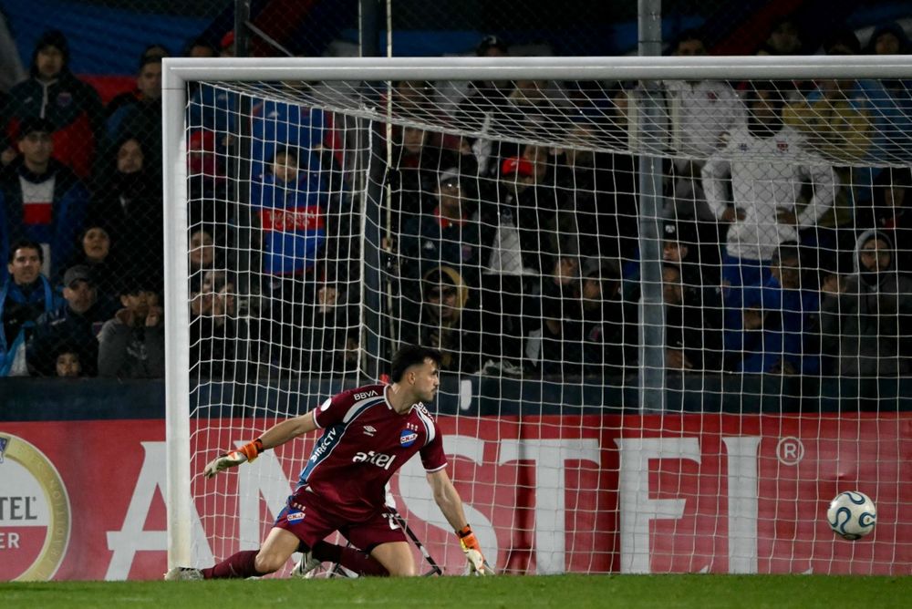 Alexis Martín Arias en el gol de Tigre