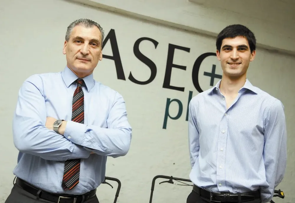 Walter Rowinski y su hijo Marcos trabajan juntos en la empresa de la familia.