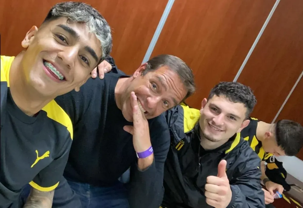 Torres, Ruglio y Álvarez Martínez en el vestuario