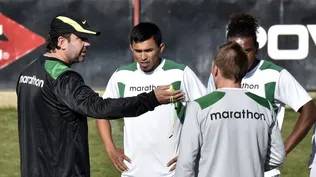 Baldivieso da indicaciones en el primer entrenamiento de Bolivia para las Eliminatorias