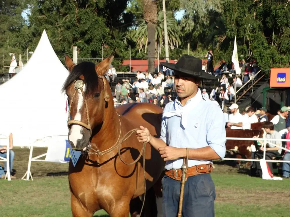 El Gran Campeón y su cabañero.