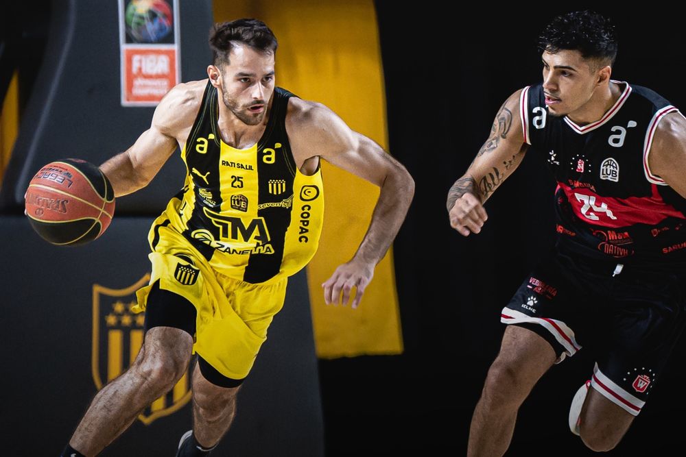 Santiago Véscovi, de Peñarol, ante Welcome