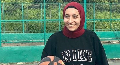 El caso del primer equipo de baloncesto femenino en un campo de refugiados en Líbano es una de las historias del nuevo libro de Feixas Torras.