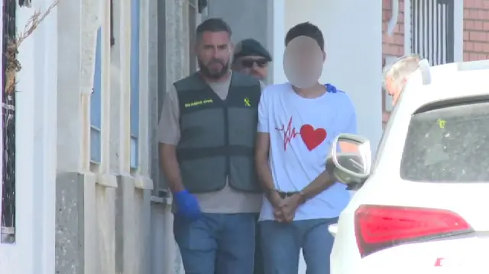 Momento de la detención del presunto asesino del niño de 11 años.