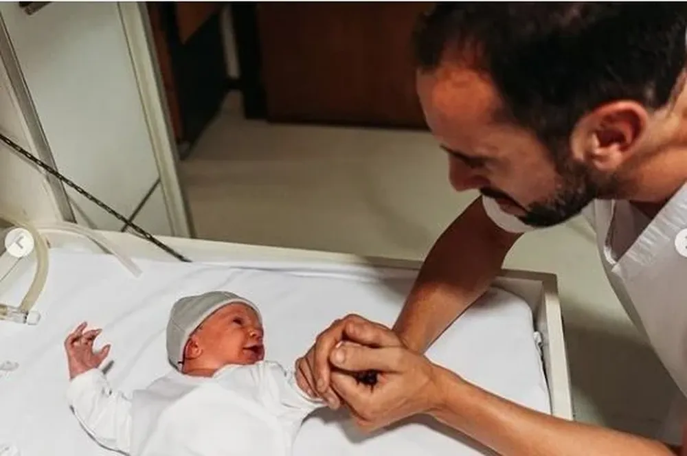 Pilar Godín es la primera hija del capitán de la selección celeste.