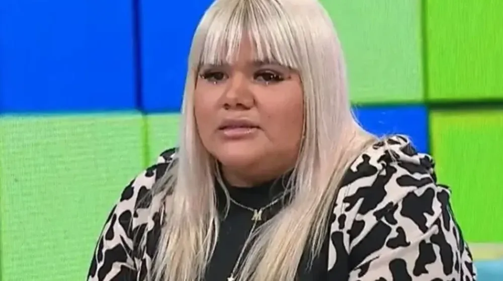 More Rial compartió un video de su embarazo junto a su hijo besándole la pancita