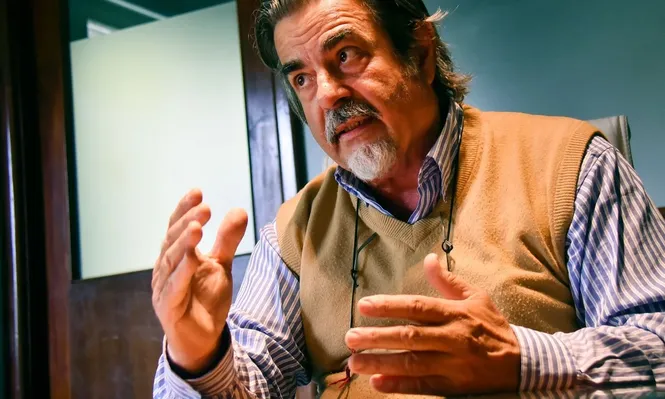 Sin plata ni aparato, Zubía busca llevar sus ideas al Parlamento