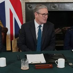 En pleno escándalo Epstein, dimite Chris Wormald como secretario del gabinete británico