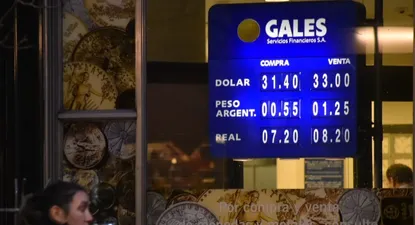 El dólar subió casi 6% en agosto pese a rol activo del BCU