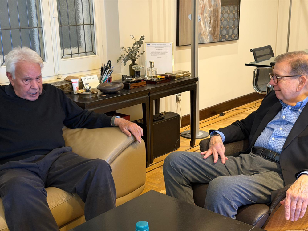 El expresidente español, Felipe González, y el presidente electo de Venezuela, Edmundo González Urrutia.