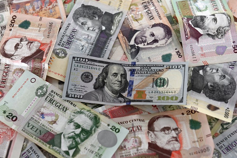 Plata, billetes, billete de dos mil pesos Uruguay.jpg