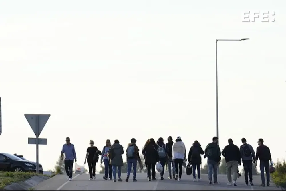 Funcionarios protestan frente a una cárcel