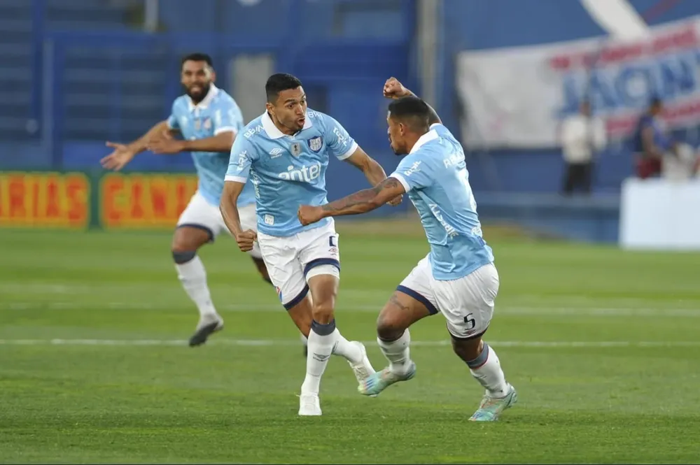 Daniel Bocanegra y Yonathan Rodríguez