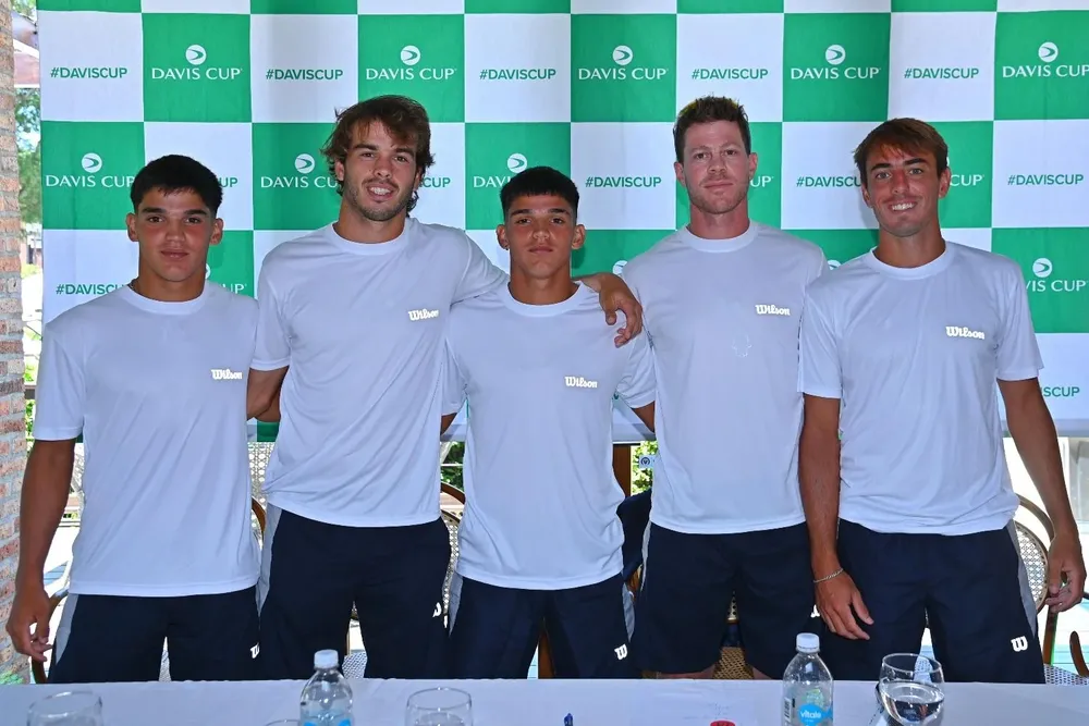 El equipo de Uruguay que logró el triunfo ante Moldavia