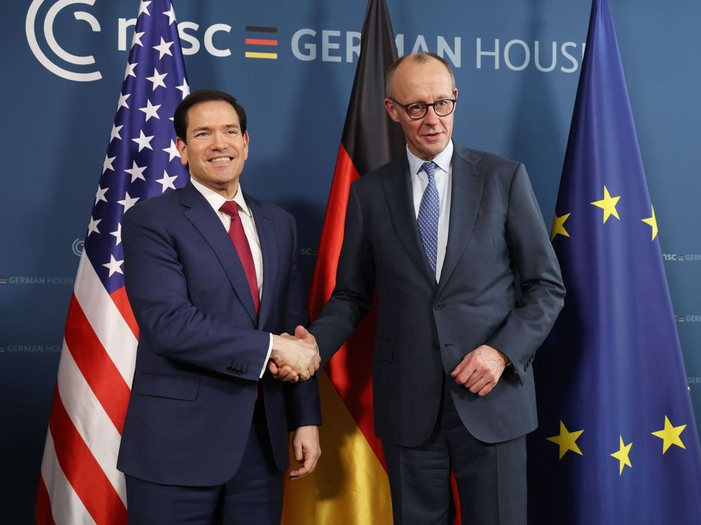 El secretario de estado de EEUU, Marco Rubio, y el canciller alemán, Fiedrich Merz, en la Conferencia de seguridad en Munich.