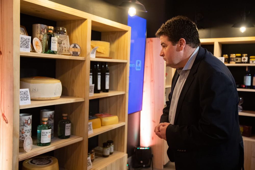 Expo Prado: Martín Fernández, presidente del Instituto Nacional del Cooperativismo (INACOOP), en el stand de Colonia.