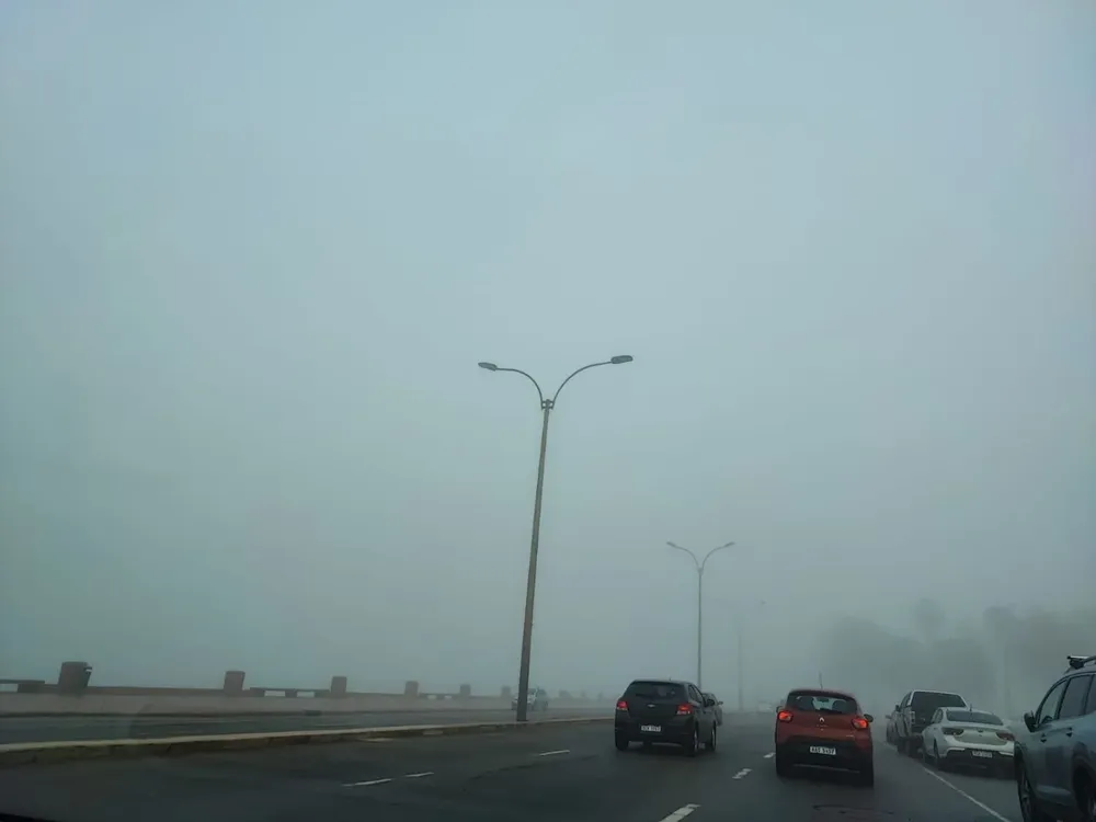 Niebla en la rambla de Montevideo