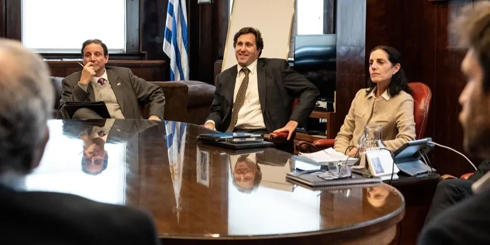 El gobierno se reunió con los actores públicos y privados del mercado de valores.