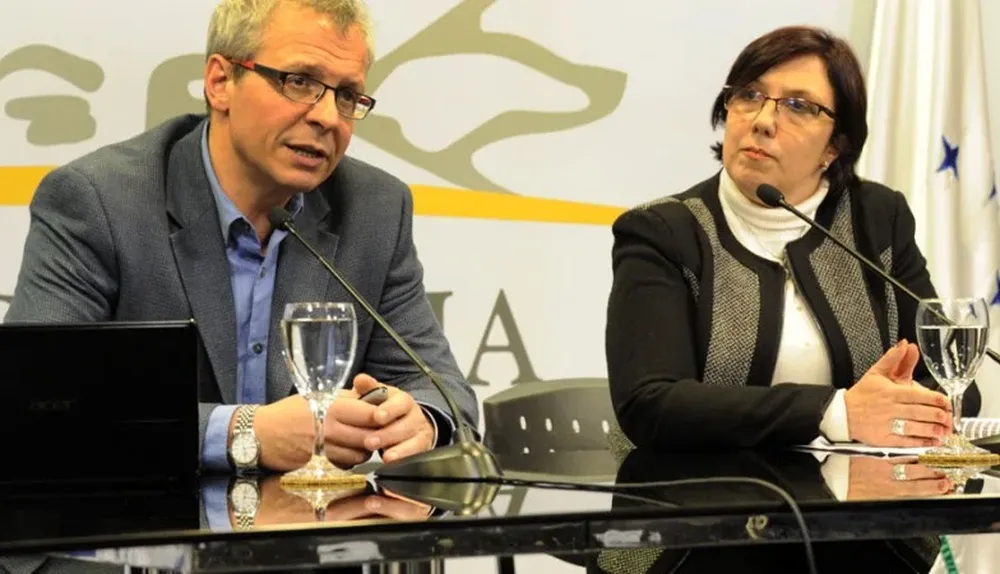 Leonel Briozzo y Susana Muñiz en conferencia de prensa