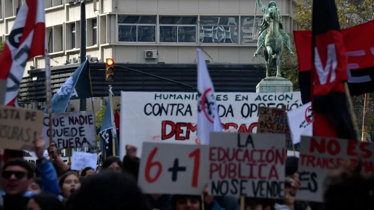 Clases en liceos por paro general: docentes paran el martes 28 y ...
